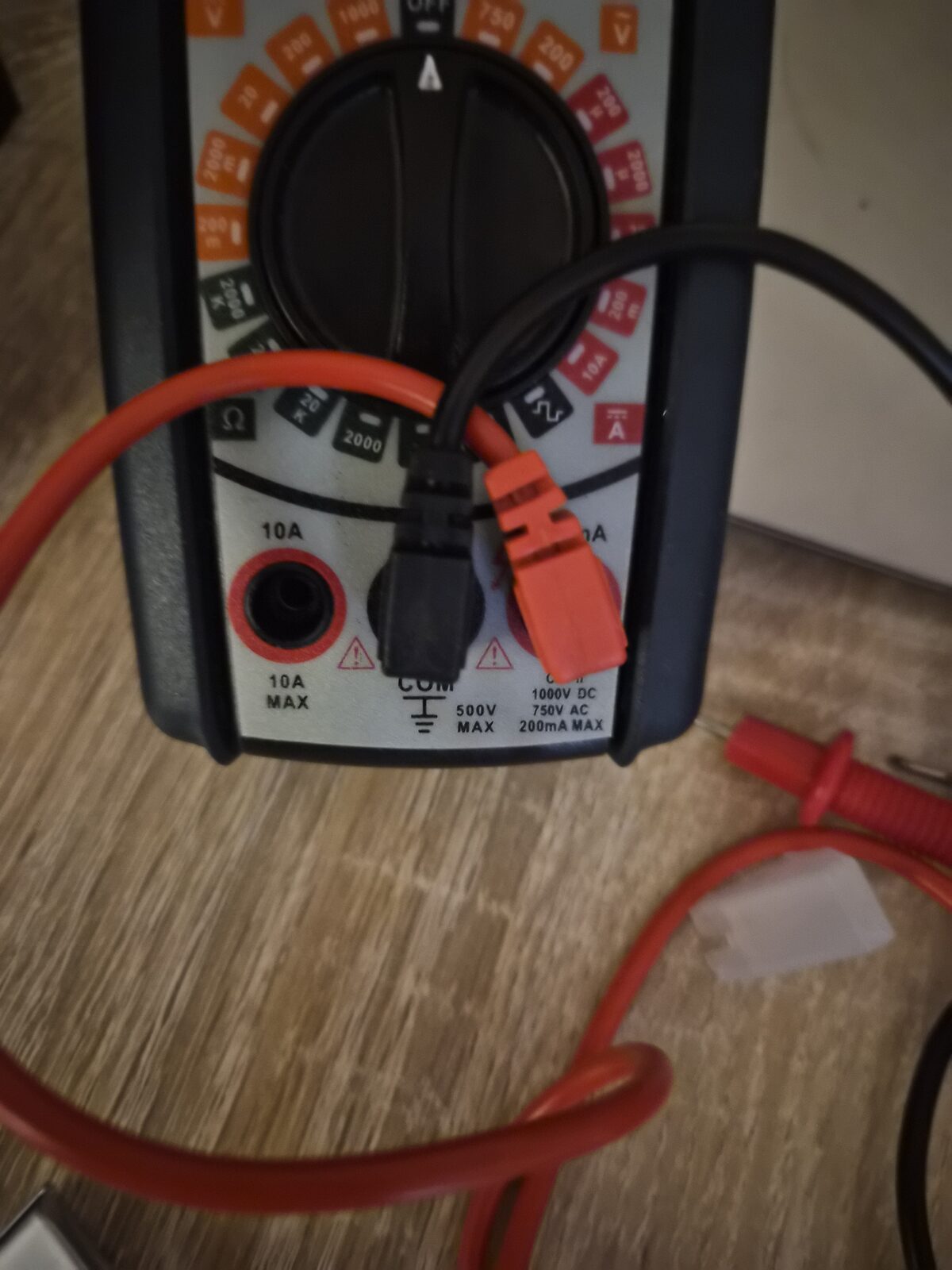 The culprit — loose multimeter ground plug